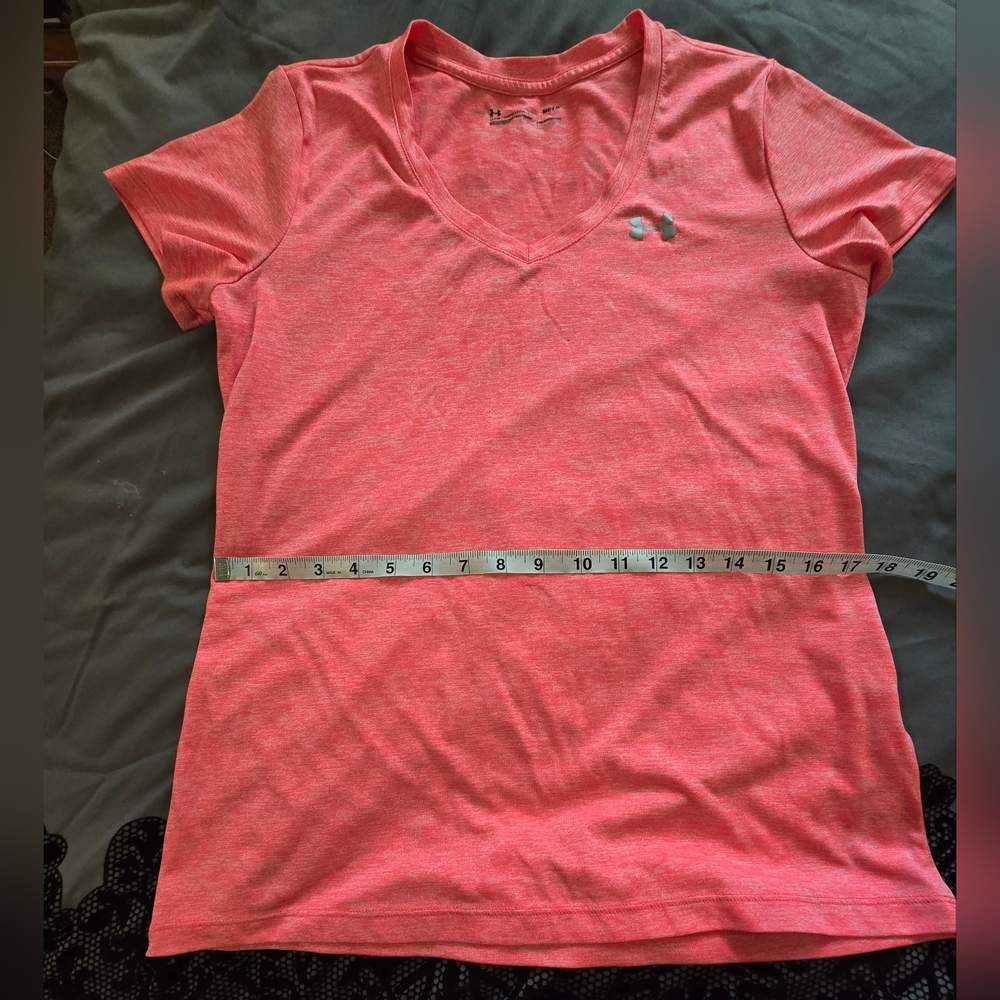 Under Armour Tshirt - Picture 4 of 6